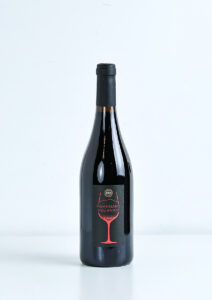 "Bottiglia di vino Pompeiano Aglianico IGP rosso del Vesuvio"