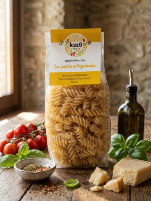 Fusilloni Km0italia pasta artigianale spiralata in primo piano con sugo ricco