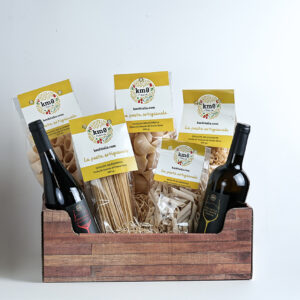 Cascetta degustazione grande con pasta artigianale e vini campani Aglianico e Catalanesca