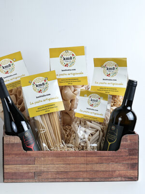 Cascetta degustazione grande con pasta artigianale e vini campani Aglianico e Catalanesca