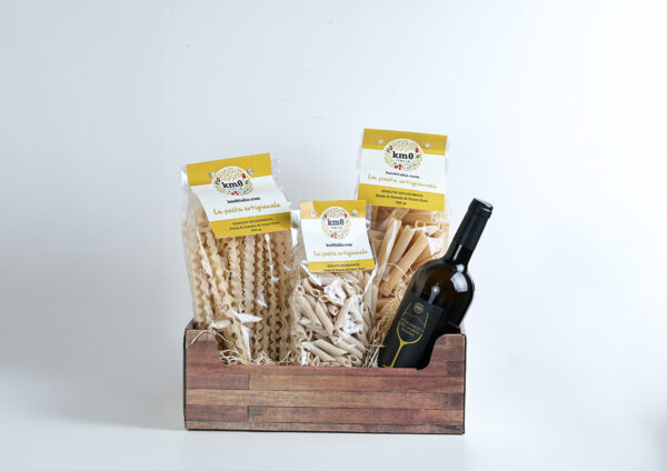 Cascetta regalo con pasta artigianale e vino campano Aglianico o Catalanesca