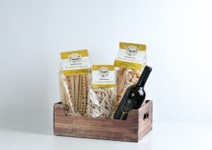 Cascetta regalo con pasta artigianale e vino campano Aglianico o Catalanesca