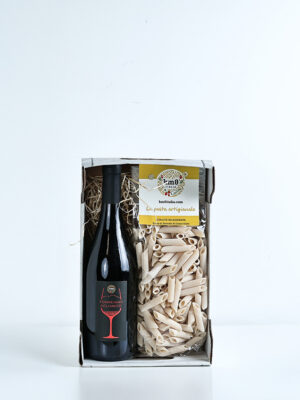 Cascetta degustazione piccola con pasta artigianale e vino campano Aglianico o Catalanesca